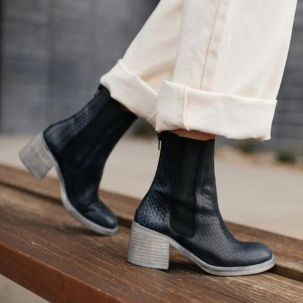Free People Essential Chelsea Boots - Picture 8 of 15